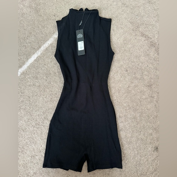 Ribbed black romper - Picture 3 of 3